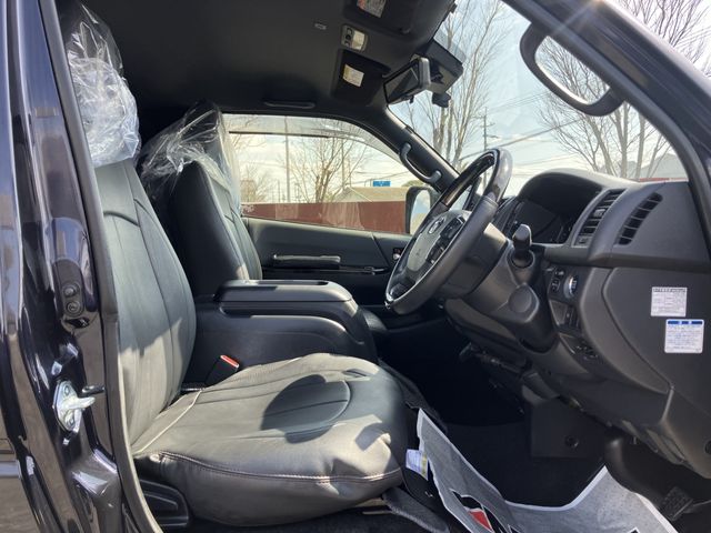 TOYOTA HIACE VAN 2WD 2022 Image 31