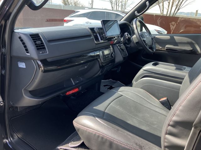 TOYOTA HIACE VAN 2WD 2022 Image 31