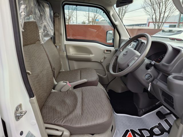 NISSAN NV100 CLIPPER 2018 Image 31