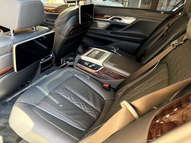BMW 7SERIES 2021 Image 31