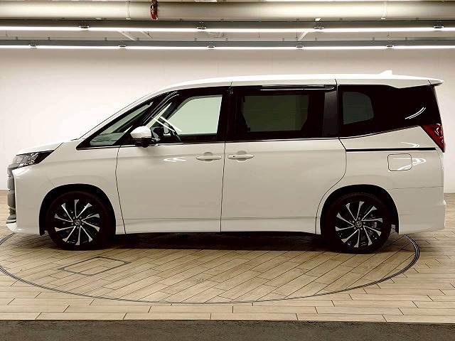 TOYOTA NOAH HYBRID 2023 Image 31