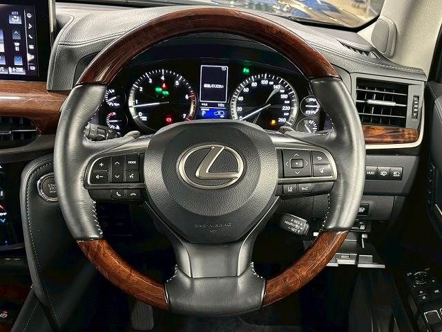 TOYOTA LEXUS LX570 AWD 2015 Image 31