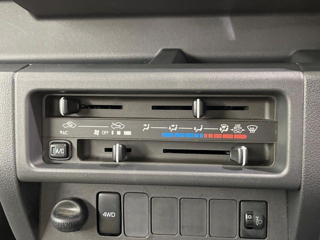 DAIHATSU HIJET TRUCK 4WD 2016 Image 31