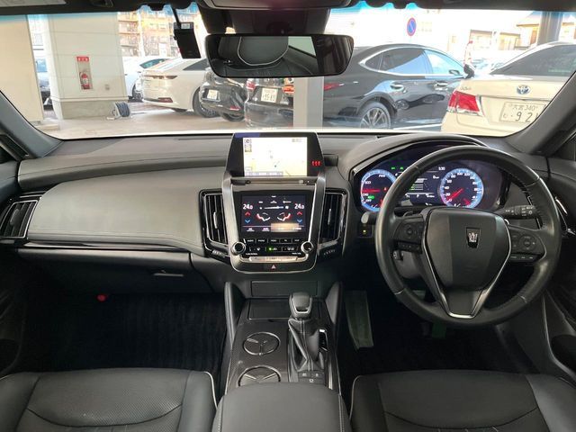 TOYOTA CROWN SEDAN HYBRID 2018 Image 31