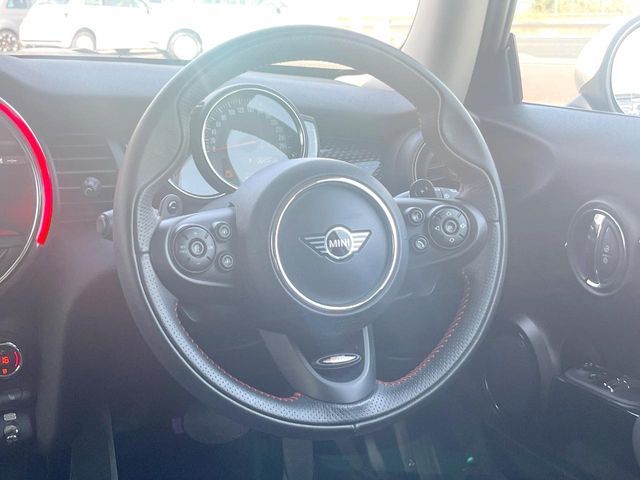 BMW MINI COOPER S 2019 Image 31