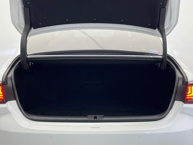 TOYOTA LEXUS ES300H 2019 Image 31