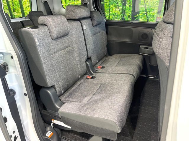 TOYOTA SIENTA HYBRID 2025 Image 31