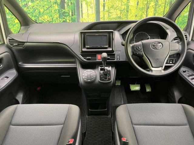 TOYOTA VOXY 2016 Image 31