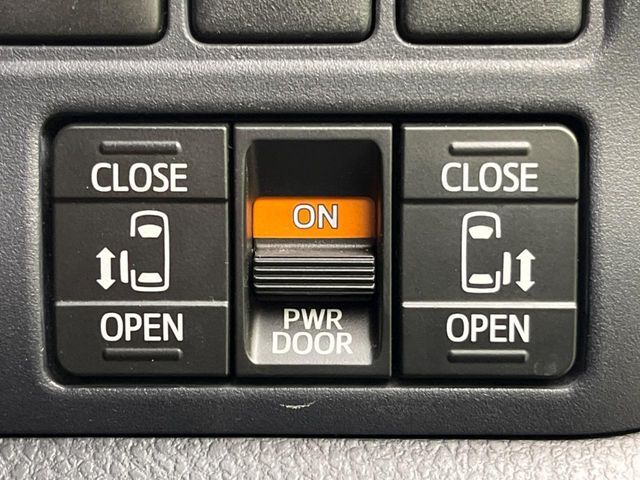 TOYOTA VOXY 2016 Image 31