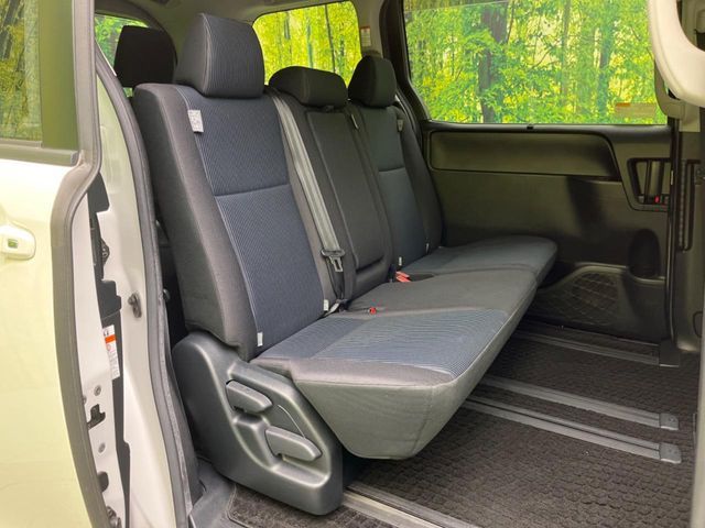 TOYOTA VOXY 2016 Image 31