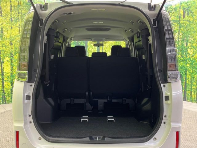 TOYOTA VOXY 2016 Image 31