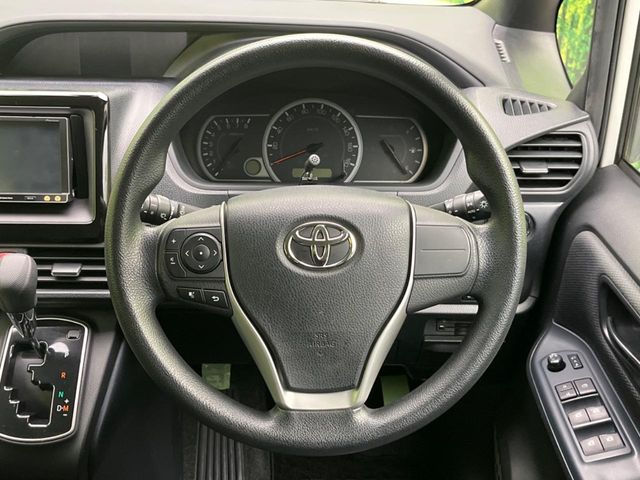 TOYOTA VOXY 2016 Image 31