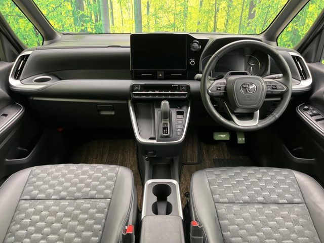 TOYOTA VOXY HYBRID 2023 Image 31