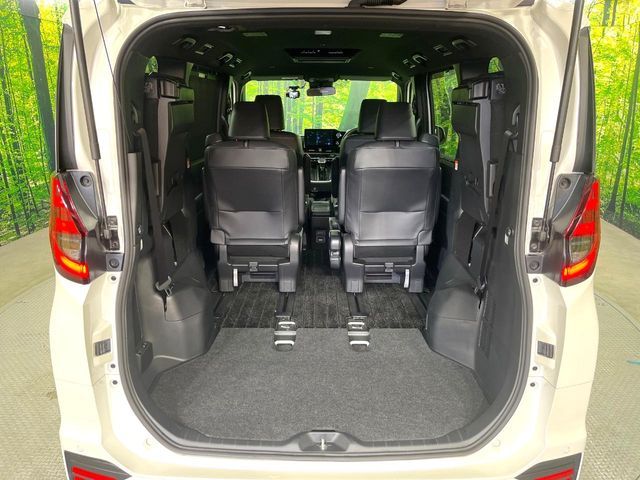 TOYOTA NOAH HYBRID 2023 Image 31