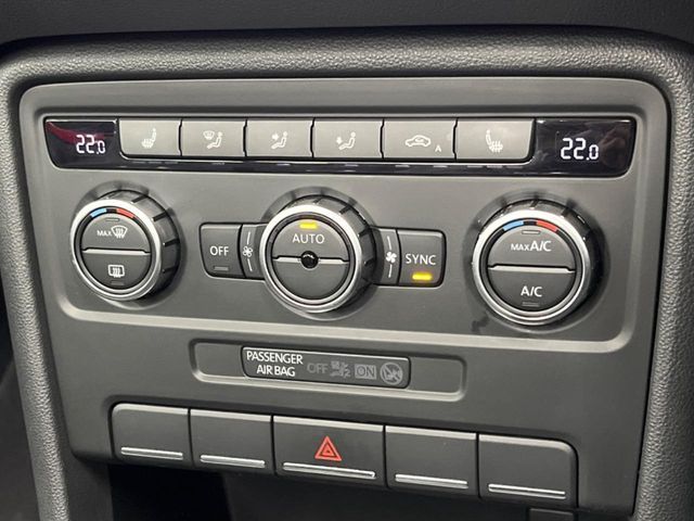 VOLKSWAGEN THE BEETL 2014 Image 31