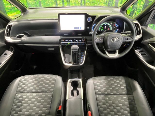 TOYOTA VOXY HYBRID 2023 Image 31