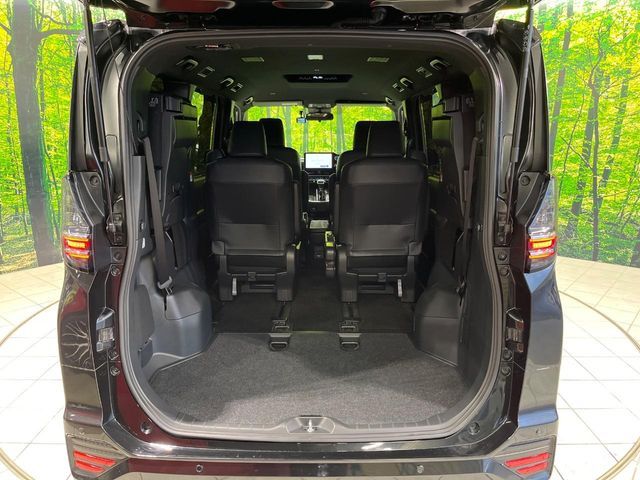 TOYOTA VOXY HYBRID 2023 Image 31