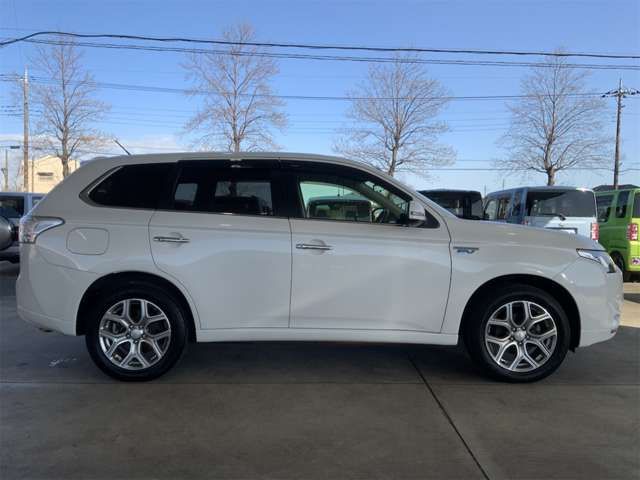 MITSUBISHI OUTLANDER PHEV 2013 Image 31