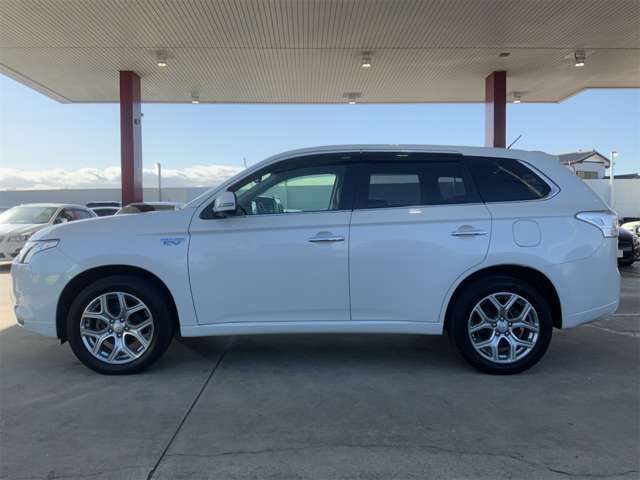 MITSUBISHI OUTLANDER PHEV 2013 Image 31