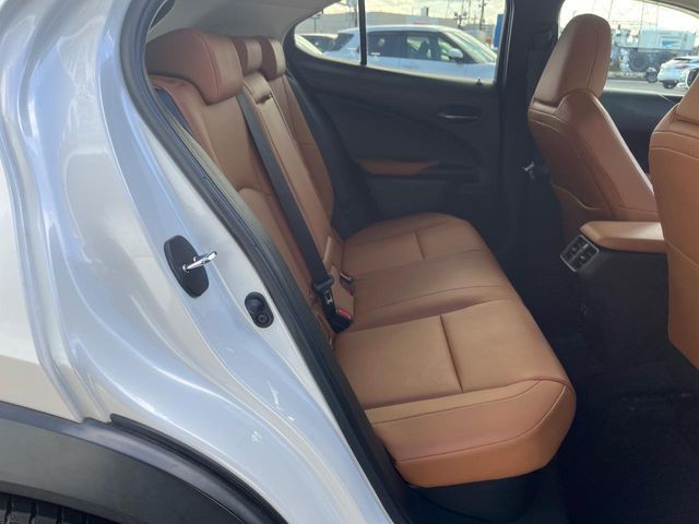 TOYOTA LEXUS UX250H 2019 Image 31