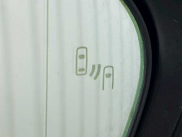 TOYOTA CAMRY HYBRID 2018 Image 31