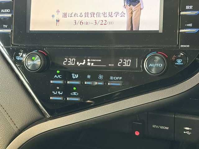 TOYOTA CAMRY HYBRID 2018 Image 31