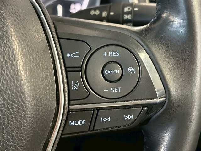 TOYOTA CAMRY HYBRID 2018 Image 31