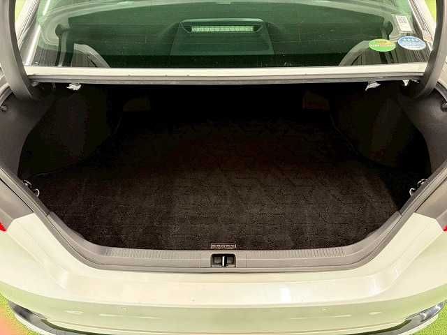 TOYOTA CAMRY HYBRID 2018 Image 31