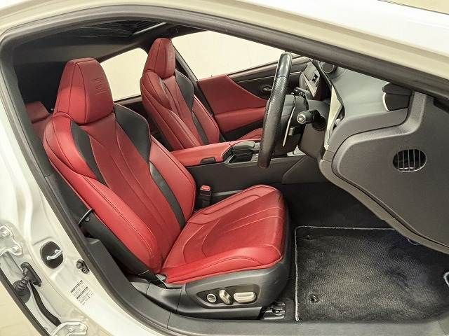 TOYOTA LEXUS ES300H 2019 Image 31