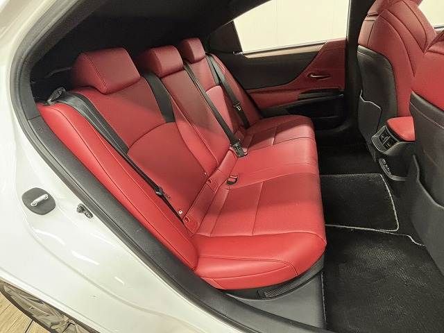 TOYOTA LEXUS ES300H 2019 Image 31