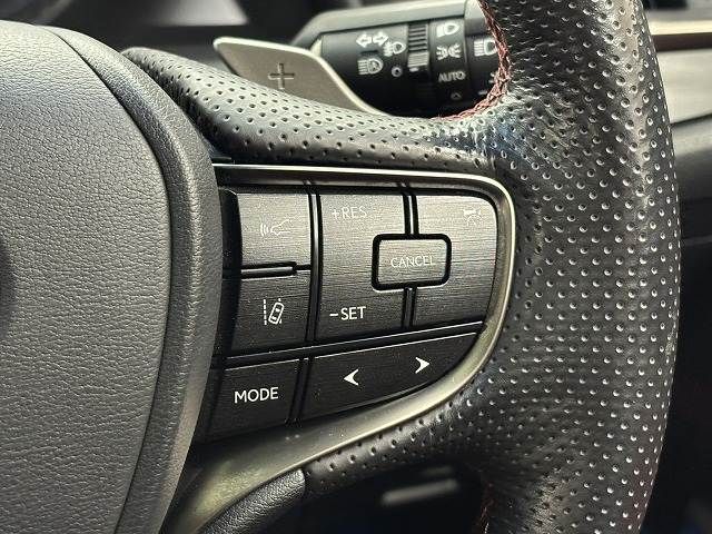 TOYOTA LEXUS ES300H 2019 Image 31