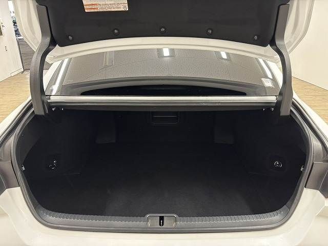 TOYOTA LEXUS ES300H 2019 Image 31