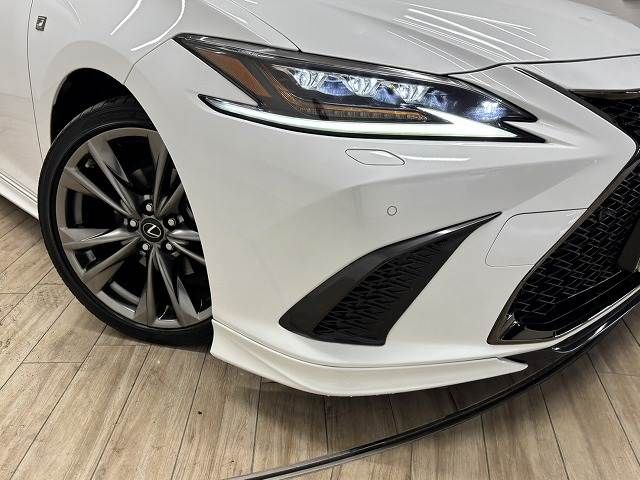 TOYOTA LEXUS ES300H 2019 Image 31