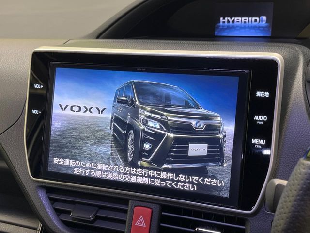 TOYOTA VOXY HYBRID 2017 Image 31