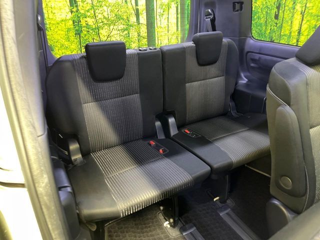 TOYOTA VOXY HYBRID 2017 Image 31