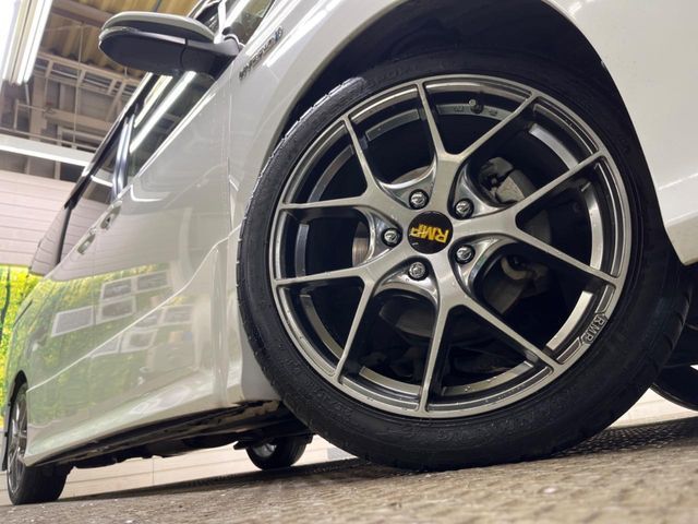 TOYOTA VOXY HYBRID 2017 Image 31