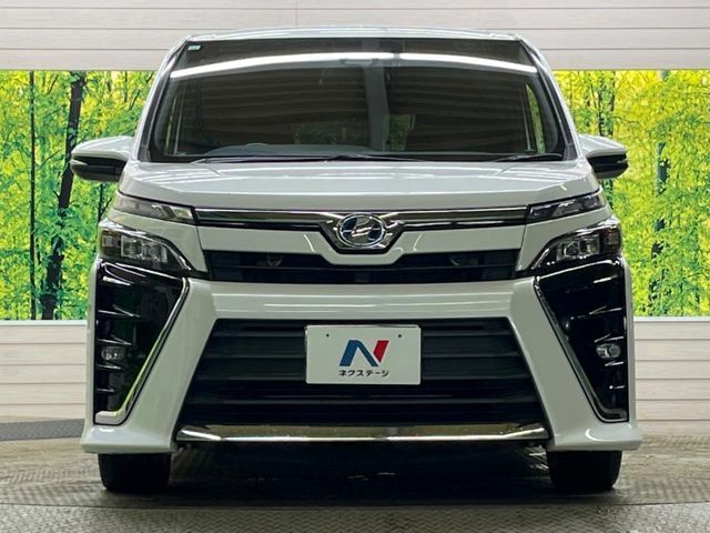 TOYOTA VOXY HYBRID 2017 Image 31