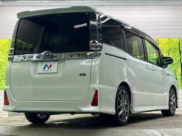 TOYOTA VOXY HYBRID 2017 Image 31