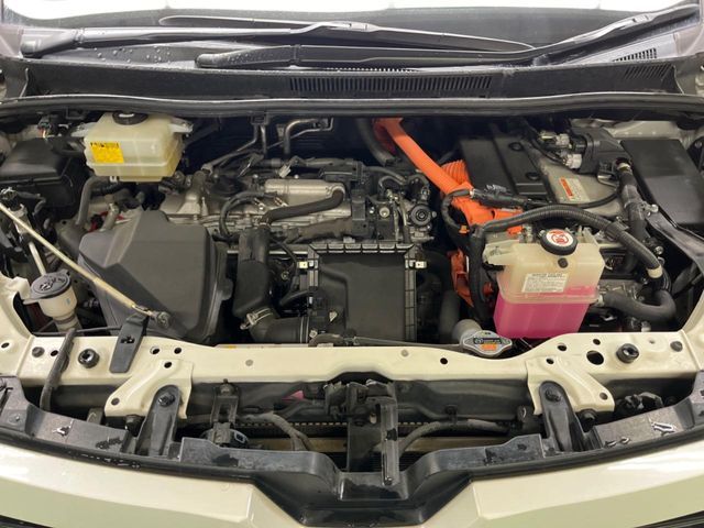 TOYOTA VOXY HYBRID 2017 Image 31