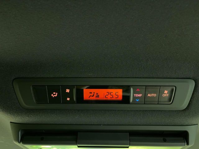 TOYOTA VOXY 2018 Image 31