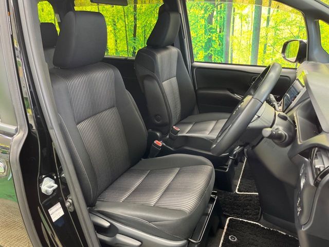 TOYOTA VOXY 2018 Image 31