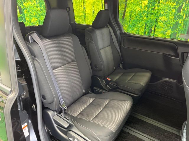 TOYOTA VOXY 2018 Image 31