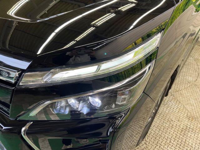 TOYOTA VOXY 2018 Image 31