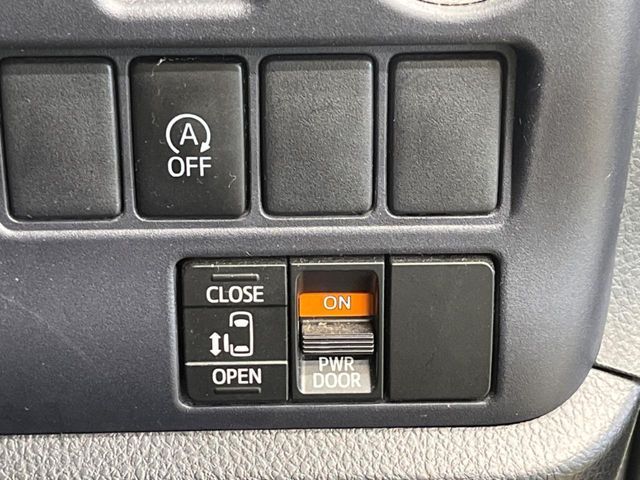 TOYOTA NOAH 2015 Image 31