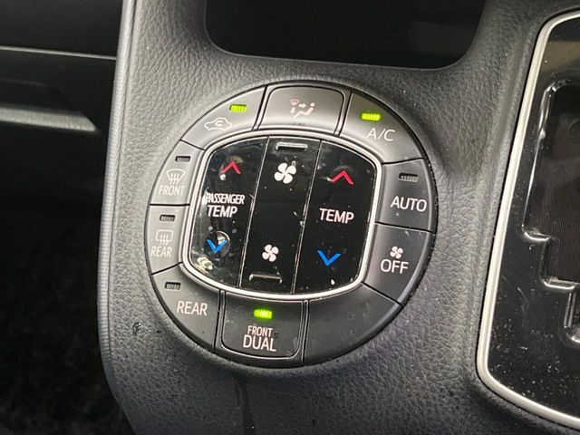 TOYOTA NOAH 2015 Image 31