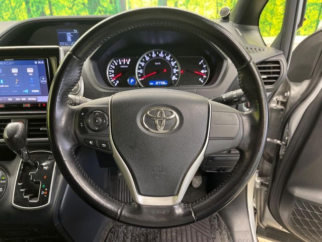 TOYOTA NOAH 2015 Image 31