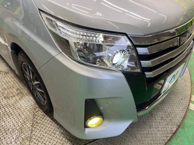 TOYOTA NOAH 2015 Image 31