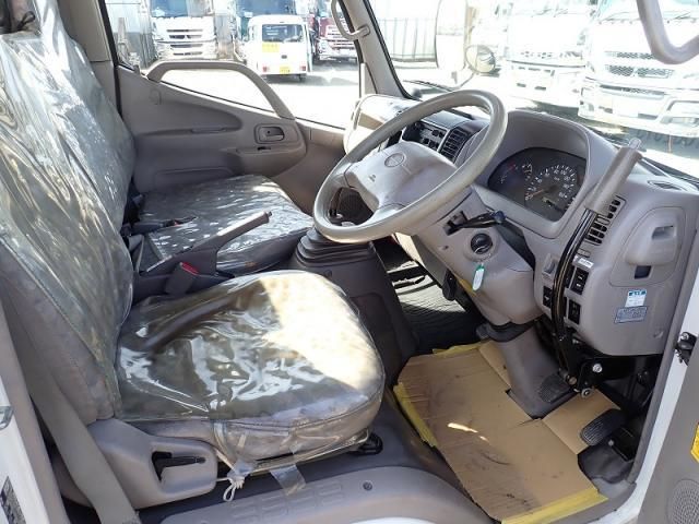 HINO DUTRO 2011 Image 31