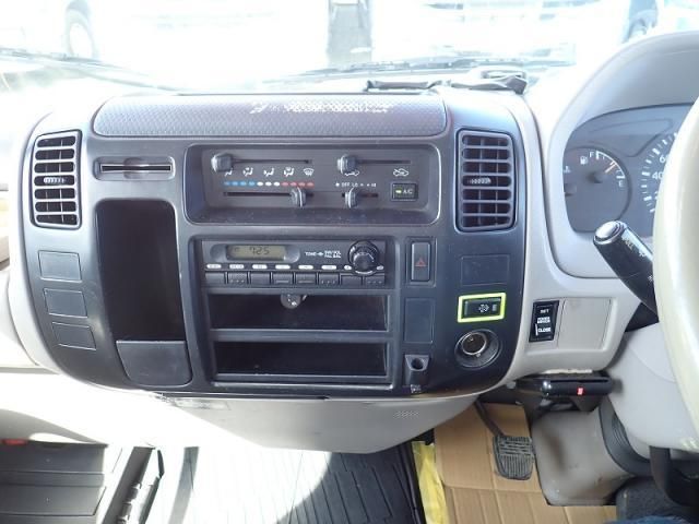 HINO DUTRO 2011 Image 31