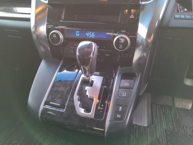 TOYOTA VELLFIRE 2018 Image 31